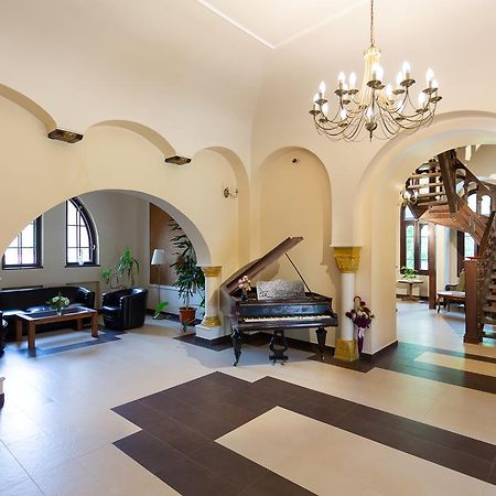 ホテル Casa Danielescu Târgu Jiu エクステリア 写真