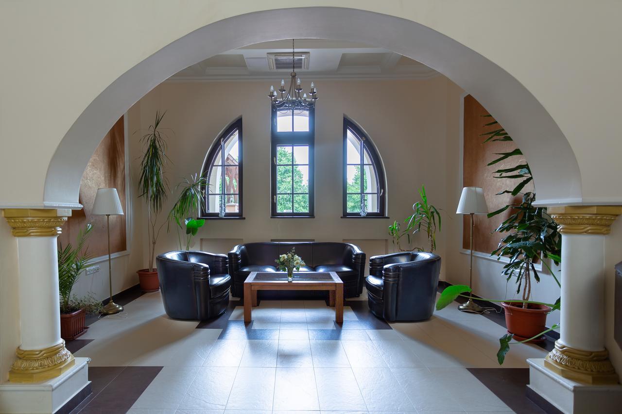 ホテル Casa Danielescu Târgu Jiu エクステリア 写真