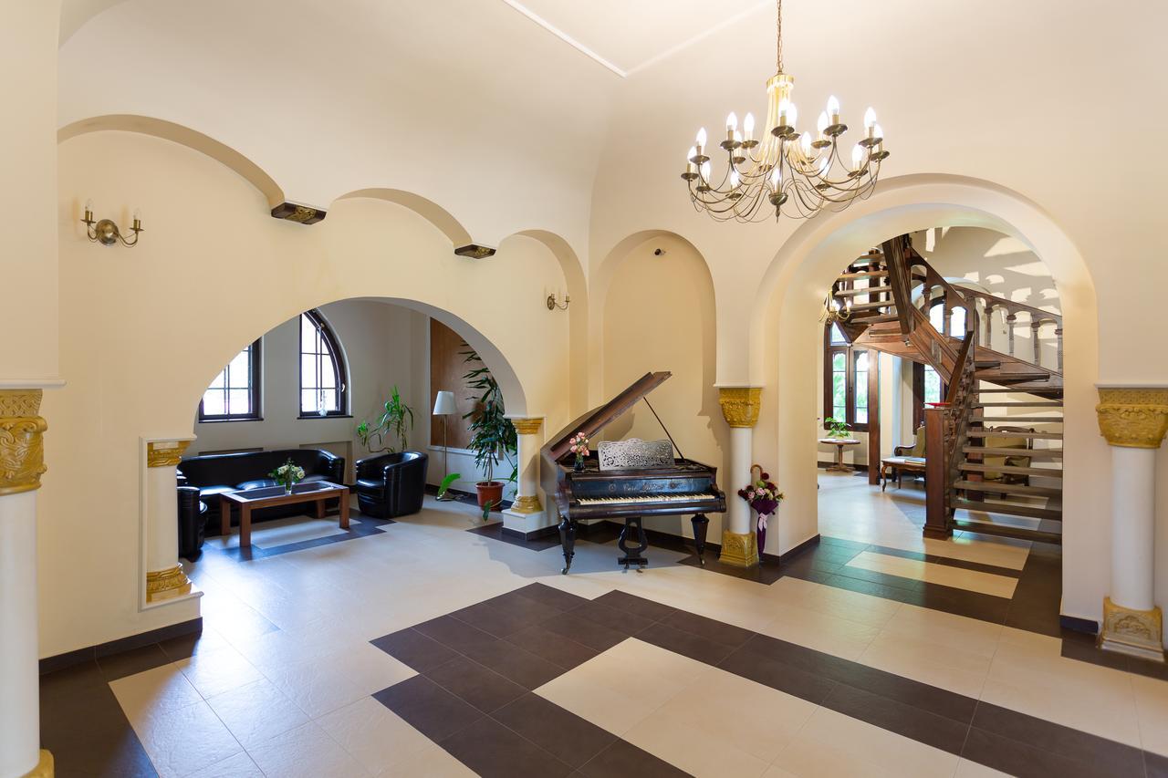 ホテル Casa Danielescu Târgu Jiu エクステリア 写真